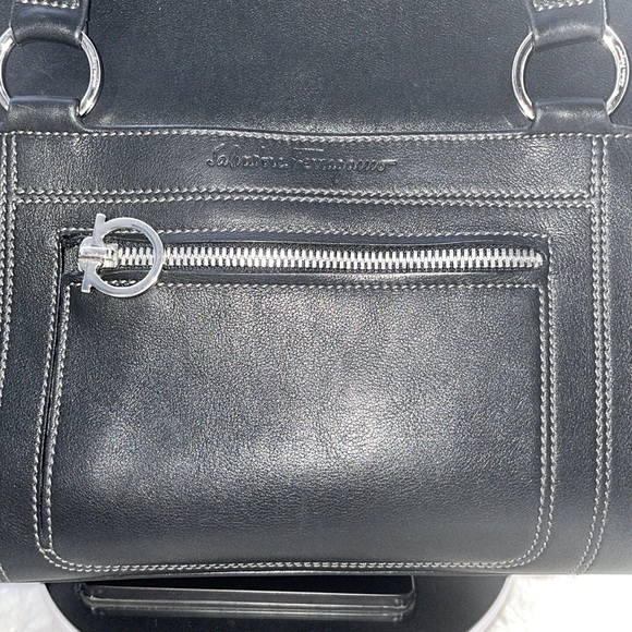 Salvatore Ferragamo purse in very good condition - Picture 3 of 17